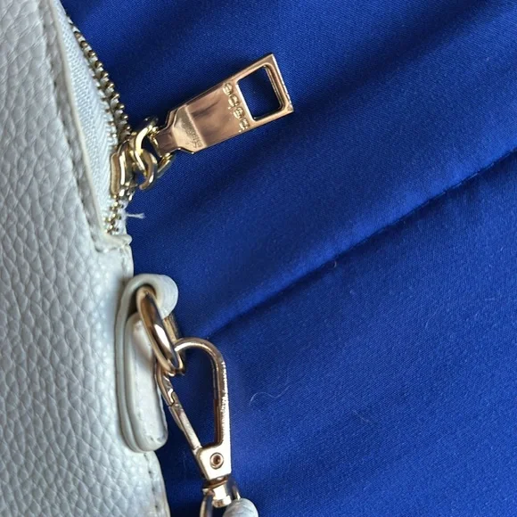 bebe white purse with rainbow branding - Picture 8 of 8